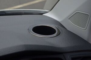 OMSA VW T6 Multivan Siyah Krom Bardaklık Çerçevesi 2015-2023 Arası